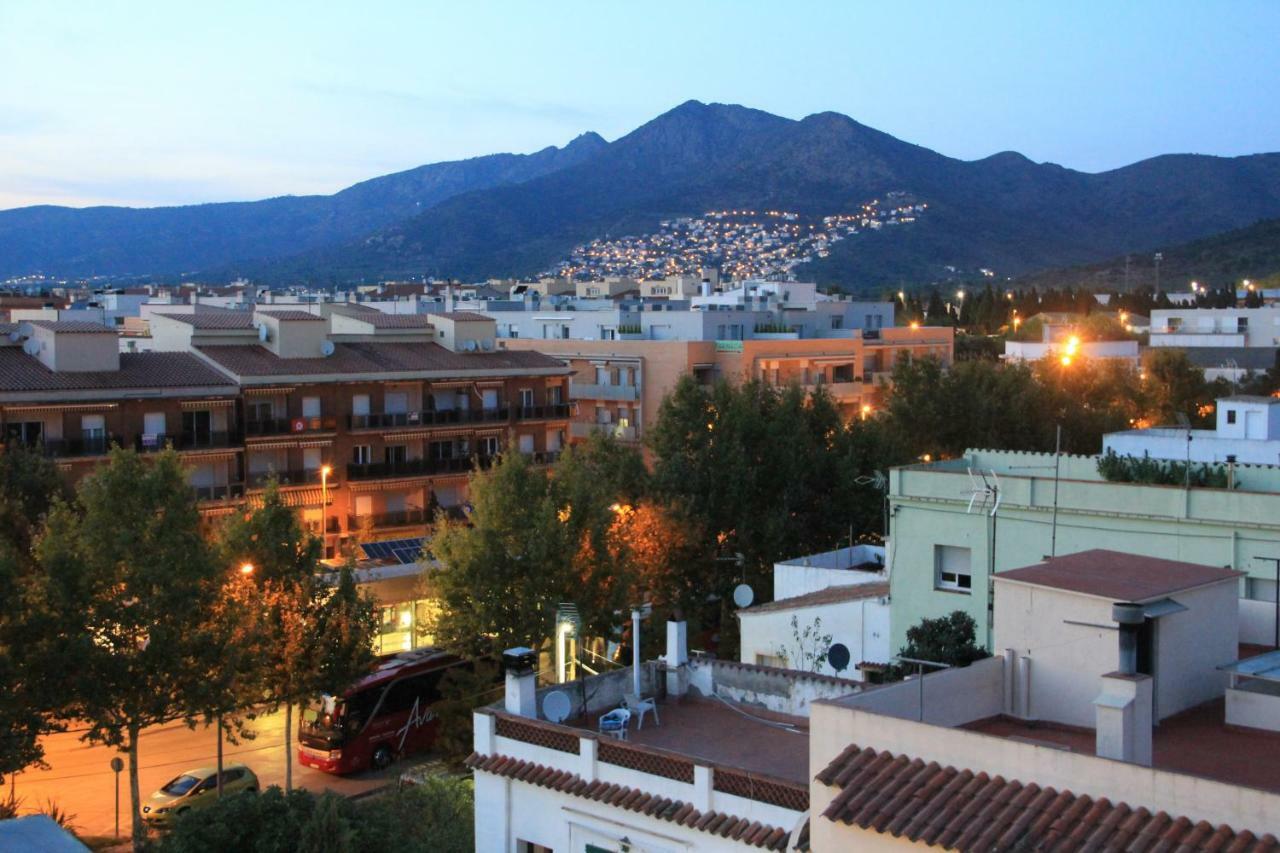 La Vela Blanca Apartment Roses Exterior photo